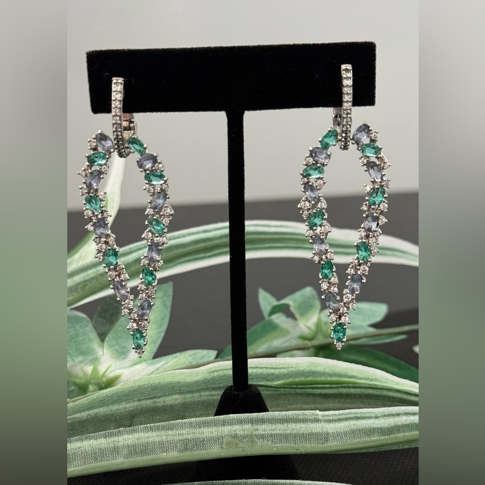 Emerald gem & White Zirconia - White Rodhium-Plated.